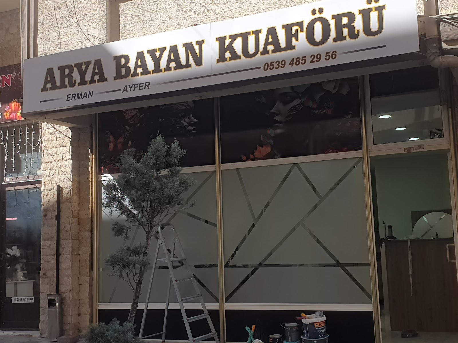 Arya bayan kuaförü