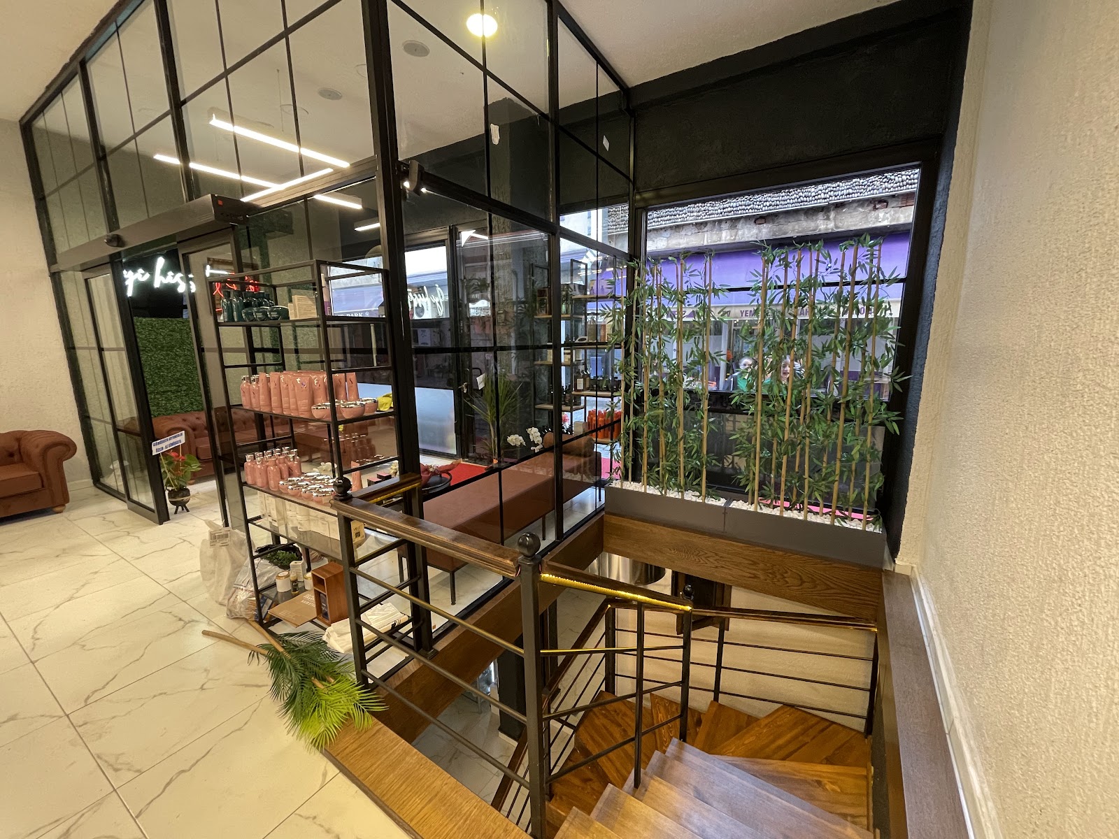 Selçuk Reisoğlu Hair Artist Kuaför ve Güzellik Salonu